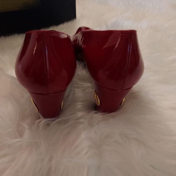 Stuart Weitzman Candy Apple Red Patent Leather Ladies Pumps with Gold Detailing. - Picture 7 of 11